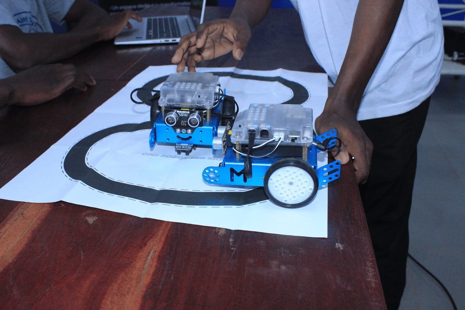 Atelier d’initiation à la robotique pour les jeunes à Natitingou